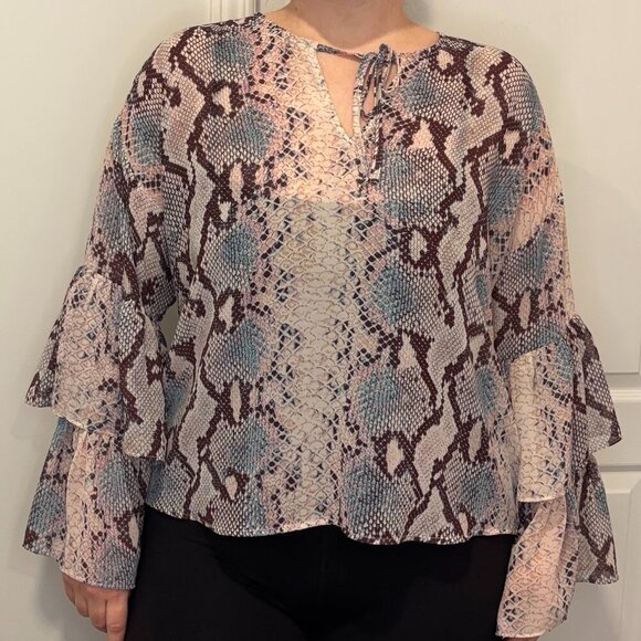 GUESS Snake Print Ruffle Sleeve Flowy Blouse Size Large - Picture 1 of 11